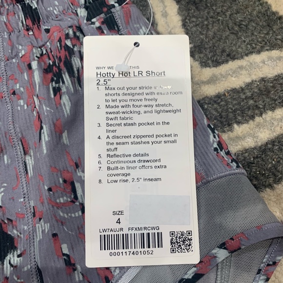 Lululemon Hotty Hot Short 2.5” - Picture 5 of 6